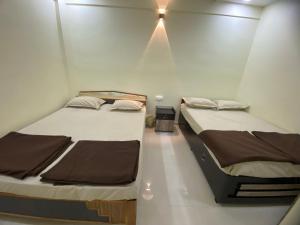 Ένα ή περισσότερα κρεβάτια σε δωμάτιο στο AL MANAL 302 Premium Rooms +2 φωτογραφίες