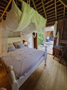 Postel nebo postele na pokoji v ubytování Ti Kaz à Suzy près de la plage - Makiese Resort