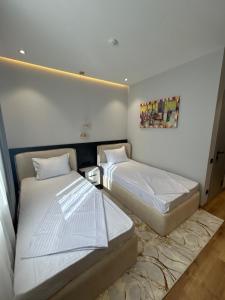 Postel nebo postele na pokoji v ubytování Karim Parkside Hotel