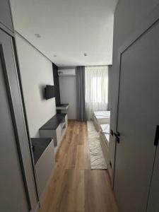 Postel nebo postele na pokoji v ubytování Karim Parkside Hotel