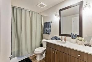 Koupelna v ubytování 1min Delta - Salt Palace - King Bed - Gym - Parking + 26 fotografií