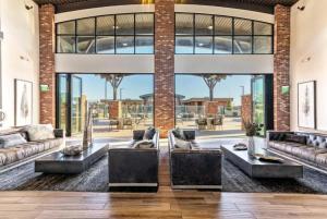 Posezení v ubytování 1min Delta - Salt Palace - King Bed - Gym - Parking