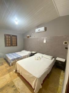 a room with two beds in a room at Condomínio em Canoa Quebrada in Aracati +5 photos