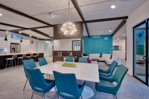 Posezení v ubytování Navigate Stays Top Rated Luxury Villa w Pool