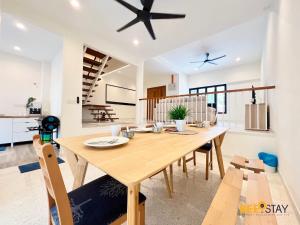 a dining room and kitchen with a wooden table and chairs at SS2 Landed in Petaling Jaya for 8 Pax in Gua Sai