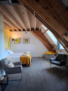 Ένα ή περισσότερα κρεβάτια σε δωμάτιο στο De Gaanderij bed and Breakfast