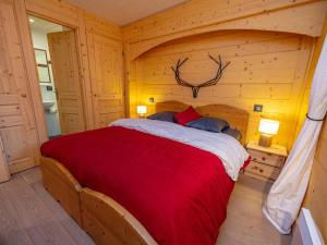 Ένα ή περισσότερα κρεβάτια σε δωμάτιο στο Chalet spacieux pour 14 pers., sauna, parking, proche pistes - Les Arcs 1600 - FR-1-411-959