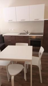 Η κουζίνα ή μικρή κουζίνα στο Staveco Apartments