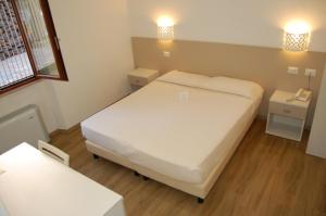 Rúm í herbergi á Hotel Nettuno