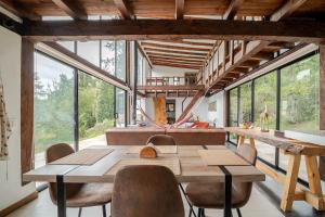 Posezení v ubytování Hermosa cabaña con vista a la montaña