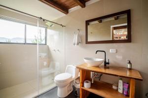 Koupelna v ubytování Hermosa cabaña con vista a la montaña