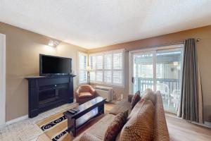 TV a/nebo společenská místnost v ubytování Condo 904 at North Creek Resort