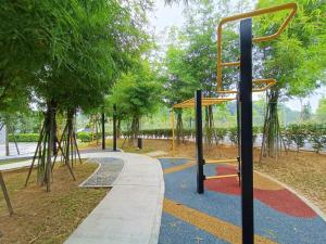 a playground with a basketball hoop in a park at KLIA Airport Xiamen Sepang WiFi Gym Pool 吉隆坡国际机场 厦门大学 in Kampong Bekoh
