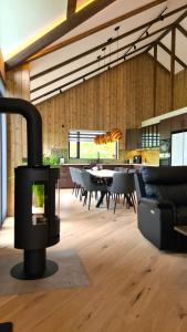 een woonkamer met een tafel en een open haard bij Garden Villa ' Lava Forest ' in Selfoss