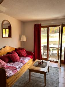 a bedroom with a bed and a table with a view at Chalet VARS 8 à 10 personnes, proche des pistes in Vars