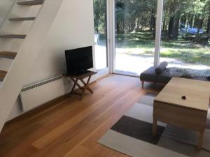 Μια τηλεόραση ή/και κέντρο ψυχαγωγίας στο Welcome To A Nice, Large Holiday Home With Spa