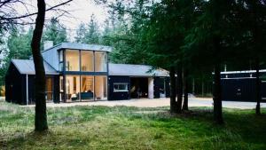 Το κτήριο όπου στεγάζεται  η παραθεριστική κατοικία