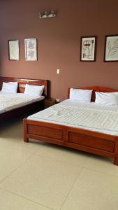 高平Hòa An Hotel- motorbike rental的配有2张床的客房