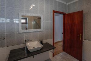 a bathroom with a sink and a mirror at Mirando Espanha in Melgaço
