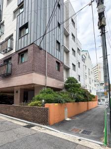 Το κτήριο όπου στεγάζεται  το διαμέρισμα