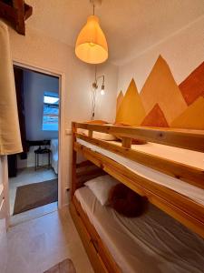 Postel nebo postele na pokoji v ubytování Le 41 - Cœur de Barèges, confort et piscine + 30 fotografií