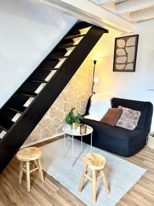 a living room with a couch and a table at Le 41 - Cosy et Confort in Barèges