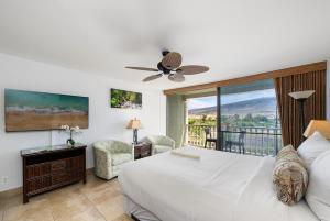 Una cama o camas en una habitación de Lahaina Shores 418 · LS 418 Studio Near Beach, Pool & Relaxing H 42 fotos más