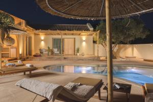 Nono's Fioro Premium Houses, By TK Property Managementの敷地内または近くにあるプール