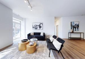 Posezení v ubytování Modern 3BR Near McCormick & South Loop