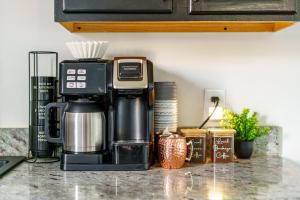 a coffee maker sitting on top of a counter at Downtown Columbus & Short North 2BR Home - Sleeps up to 10 Guests - By Convention Center & Nationwide Arena - Free Parking - Over 5,800 Five Star Stays - Casita Verde by Jungle House in Columbus