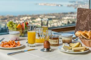 Jídlo v hotelu nebo okolí