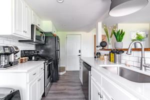 Kuchyň nebo kuchyňský kout v ubytování Short North Convention Private Parking Pets!