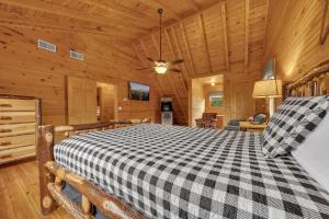 a bedroom with a large bed in a cabin at Creekside Cabin in Cosby