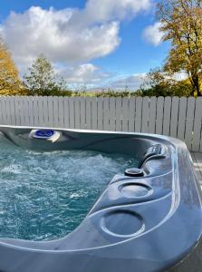 Bazén v ubytování Mill Farm Retreat nebo v jeho okolí