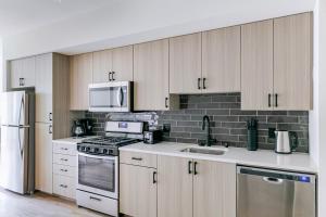 Galeriebild der Unterkunft Blueground East Industrial pool nr Lake Elizabeth SFO-2074 in Warm Springs District + 38 Fotos