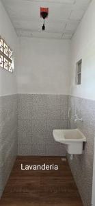 a bathroom with a sink and a toilet in a room at Aconchego Brasileirinho Para-ti in Paraty