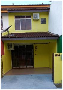 Το κτήριο όπου στεγάζεται  το διαμέρισμα