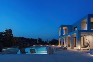 Swimmingpoolen hos eller tæt på Euphoria Hill Villa, By TK Property Management