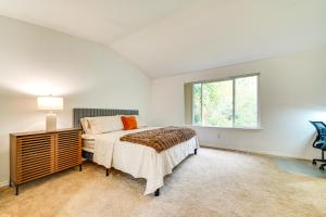 a bedroom with a bed and a window at 6 Mi to Microsoft HQ! Remote Work Retreat in Redmond