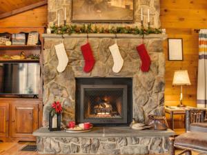 Φωτογραφία από το άλμπουμ του WaterFront Cabin Hot Tub Kayaks Firepit Game Consoles σε Tunkhannock +143 φωτογραφίες