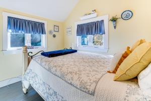 Postel nebo postele na pokoji v ubytování River Access! Penobscot Retreat 5 Mi to Fort Knox