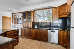 Køkken eller tekøkken på Sunshine Waterfront Lakehouse + 22 billeder