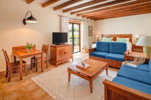 TV a/nebo společenská místnost v ubytování Princesa Yaiza Suite Hotel Resort