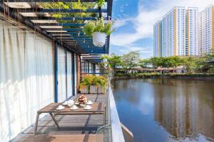 Θέα στο ποτάμι κοντά σε αυτό το διαμέρισμα