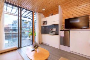 Η κουζίνα ή μικρή κουζίνα στο Bungalow Studio View Hồ Melly - Vũng Tàu