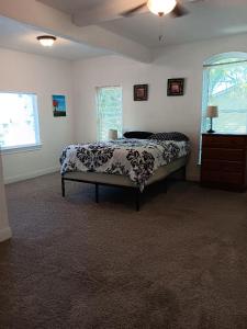 Ένα ή περισσότερα κρεβάτια σε δωμάτιο στο 126 Lucas Street