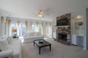 A television and/or entertainment centre at Madelyn's Oceanview