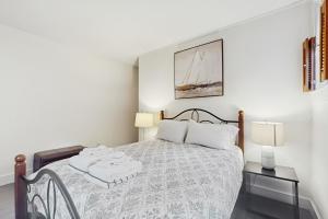 Postel nebo postele na pokoji v ubytování Family Tides