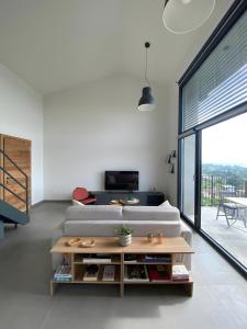 a living room with two beds and a table at Beut Home Apartments in Gavirate