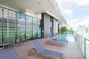 Bazén v ubytování Brcozy near donki mall & BTS thonglor-ekkamai nebo v jeho okolí